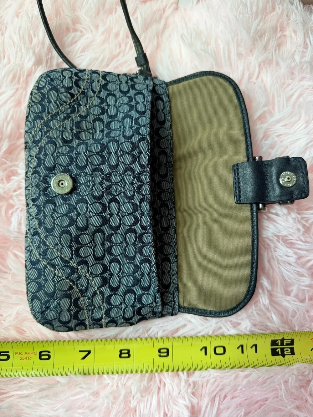Coach Navy buckle Signature Canvas Wrislet with Leather Trim vintage y2k Bag